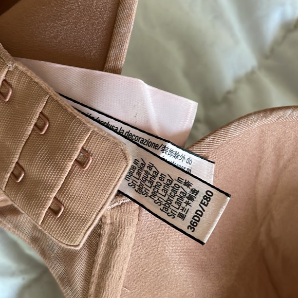 Victoria Secrets 36dd bra - Picture 3 of 3